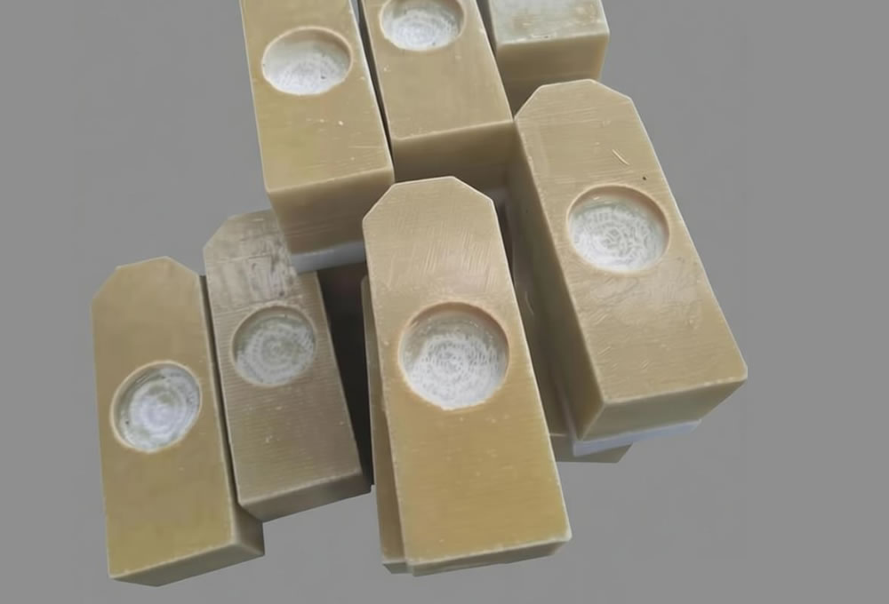Epoxy spacer